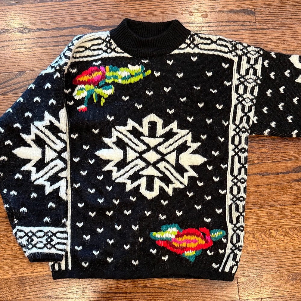 KITTY HAWK Black and White Patterned LADIES Sweater